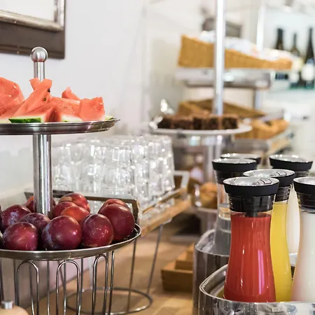 מלון Bernardino 3*